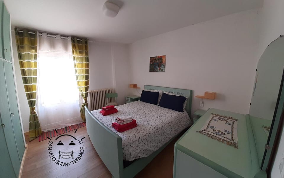 Bed, Photo of the whole room, Bedroom, towels, wardrobe, wedding