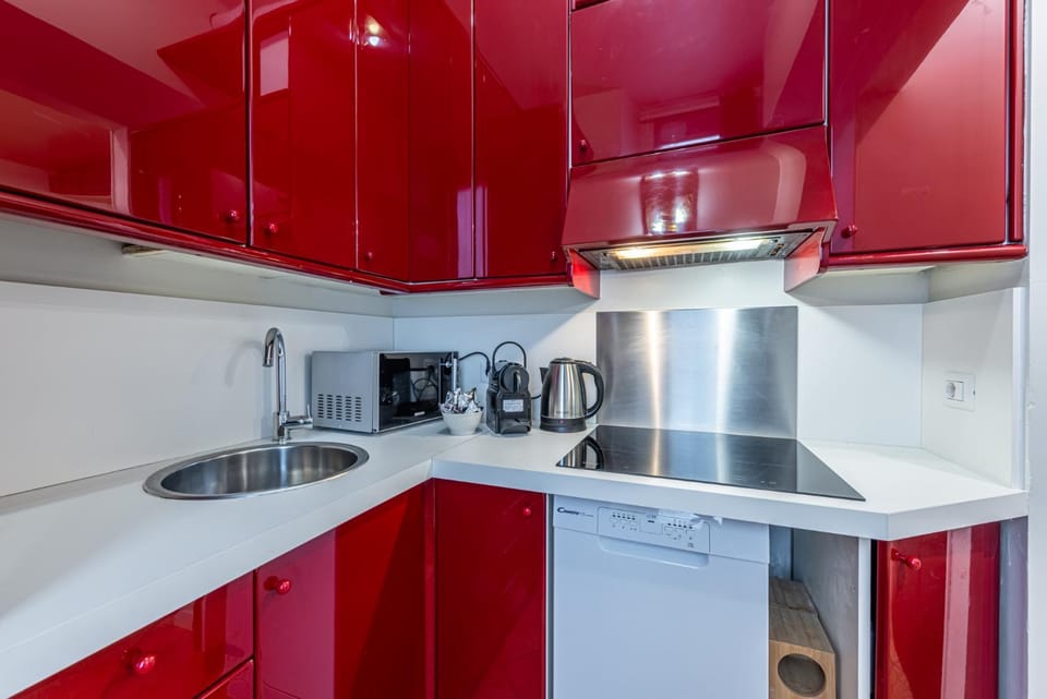Kitchen or kitchenette, dishwasher