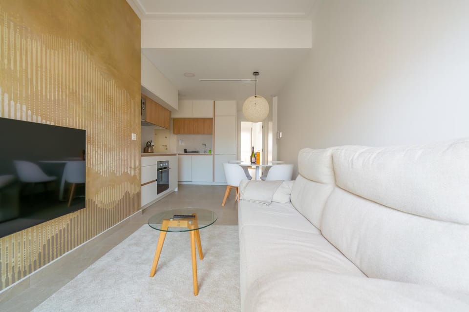 TV and multimedia, Kitchen or kitchenette, Living room, Seating area, Dining area