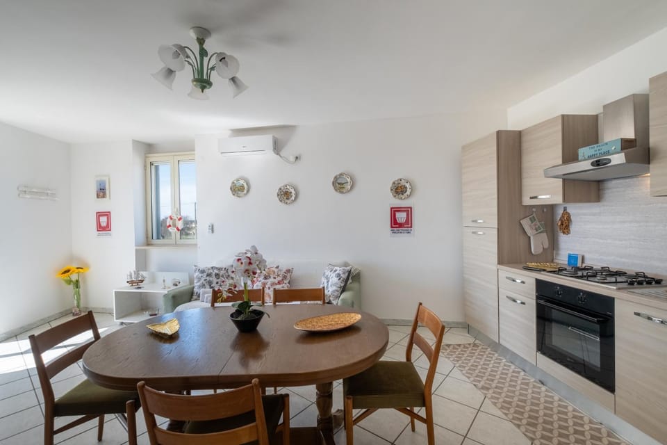Property building, Kitchen or kitchenette, Living room