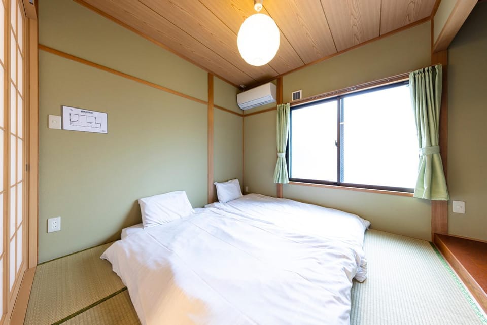 Bedroom, air conditioner