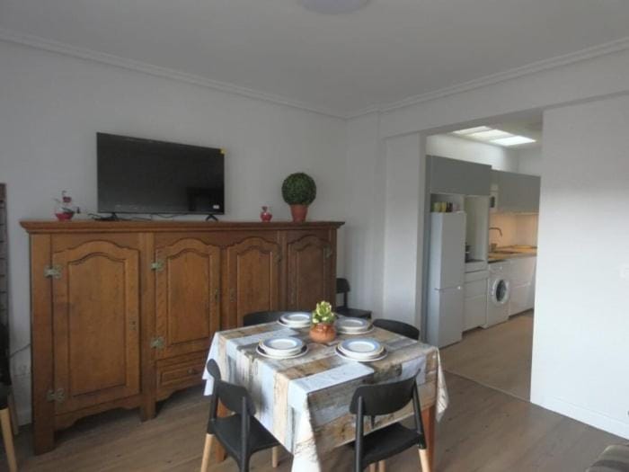 Communal lounge/ TV room, TV and multimedia, Kitchen or kitchenette, Dining area, Evening entertainment