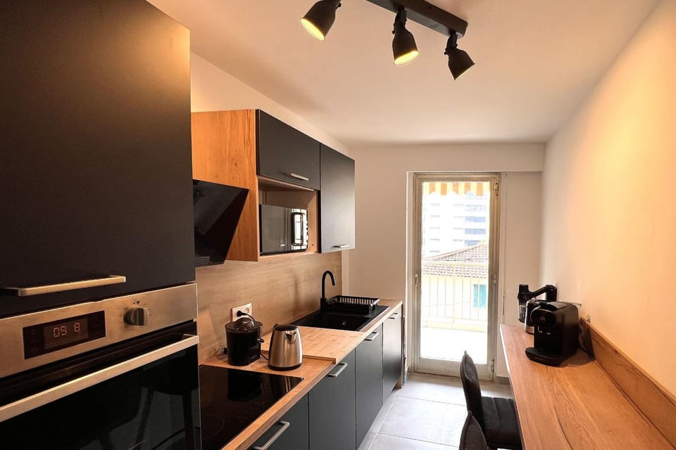 Apt with terrace 5 min from the beach Apartment in Cannes