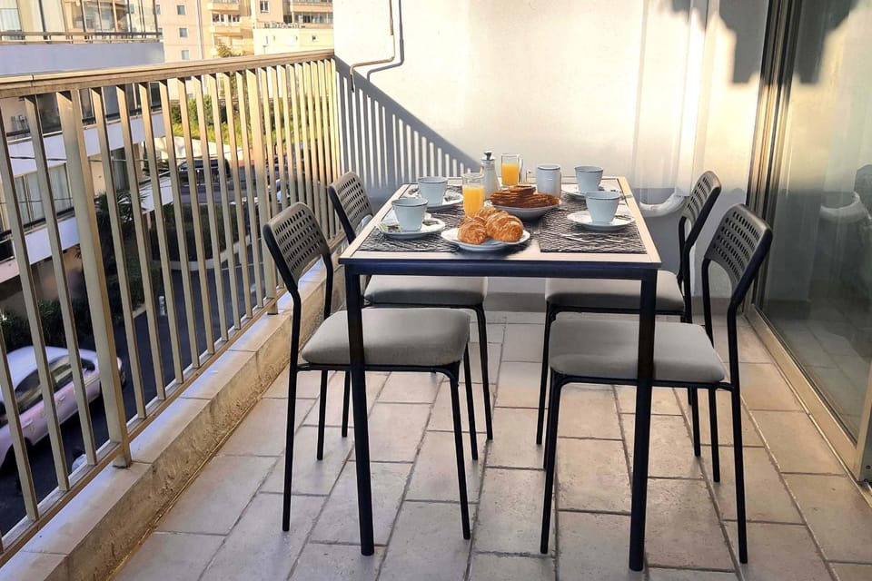 Apt with terrace 5 min from the beach Apartment in Cannes