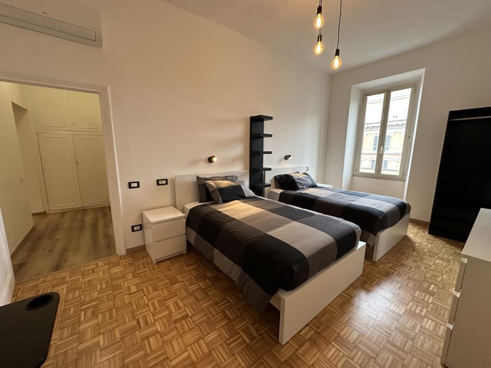 Photo of the whole room, Bedroom