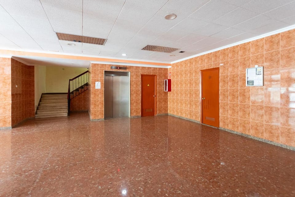 Facade/entrance, elevator