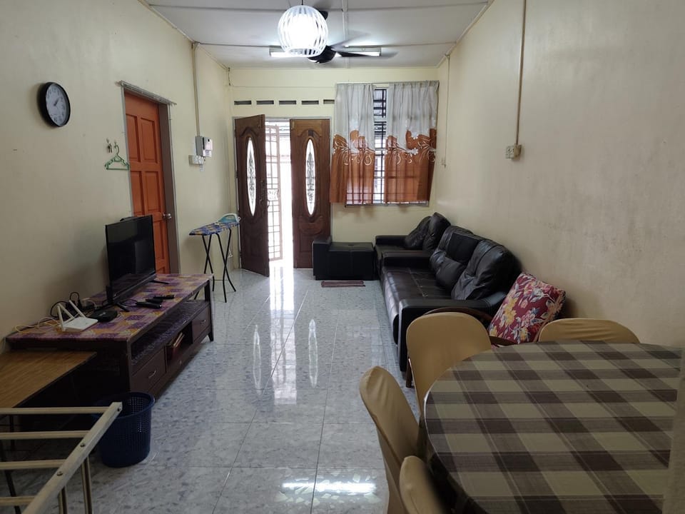 Qc HOMESTAY JINTAN- Bukan Islam Pemilik House in Malaysia