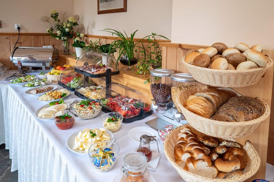 Food and drinks, Dining area, Food, Breakfast, Buffet breakfast