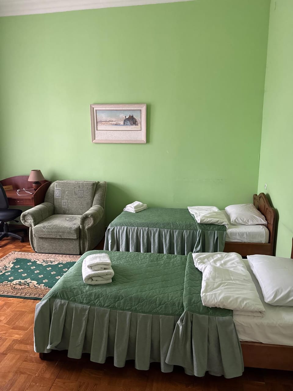 Bed, Seating area, towels