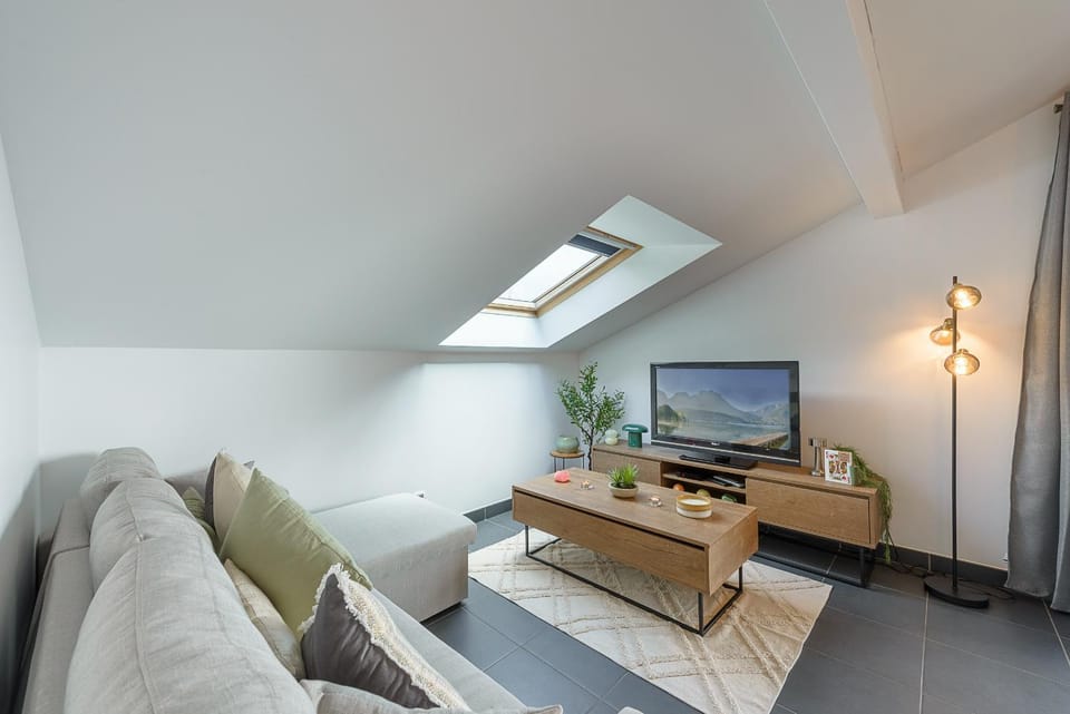 Communal lounge/ TV room, Living room, Seating area