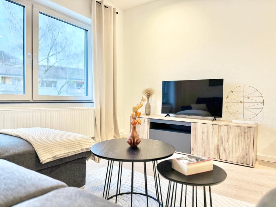 Communal lounge/ TV room, TV and multimedia, Living room, Seating area, Evening entertainment