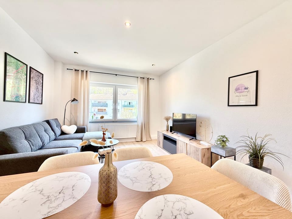 Bed, Living room, Photo of the whole room, Seating area, Bedroom