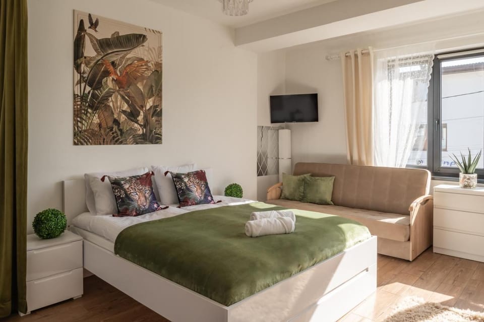 Bed, TV and multimedia, Living room, Photo of the whole room, Seating area, towels