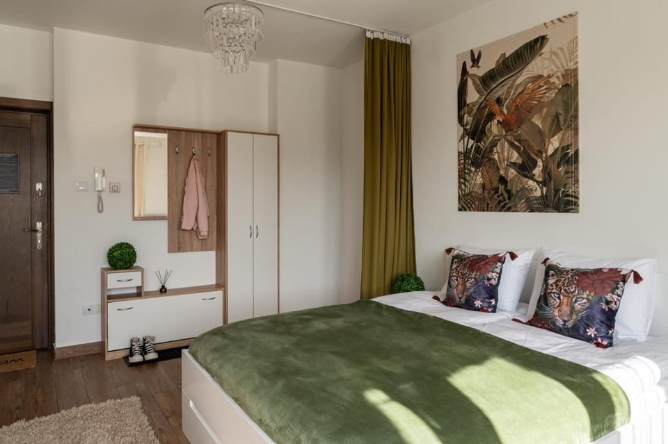 Bed, Photo of the whole room, wardrobe