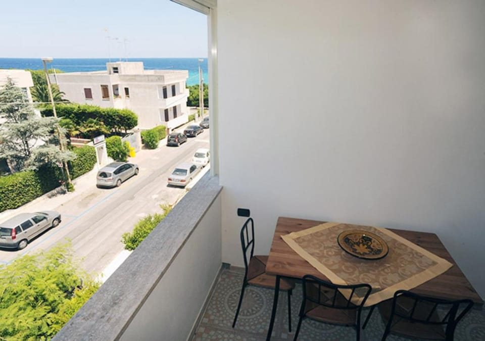 View (from property/room), Balcony/Terrace, Dining area