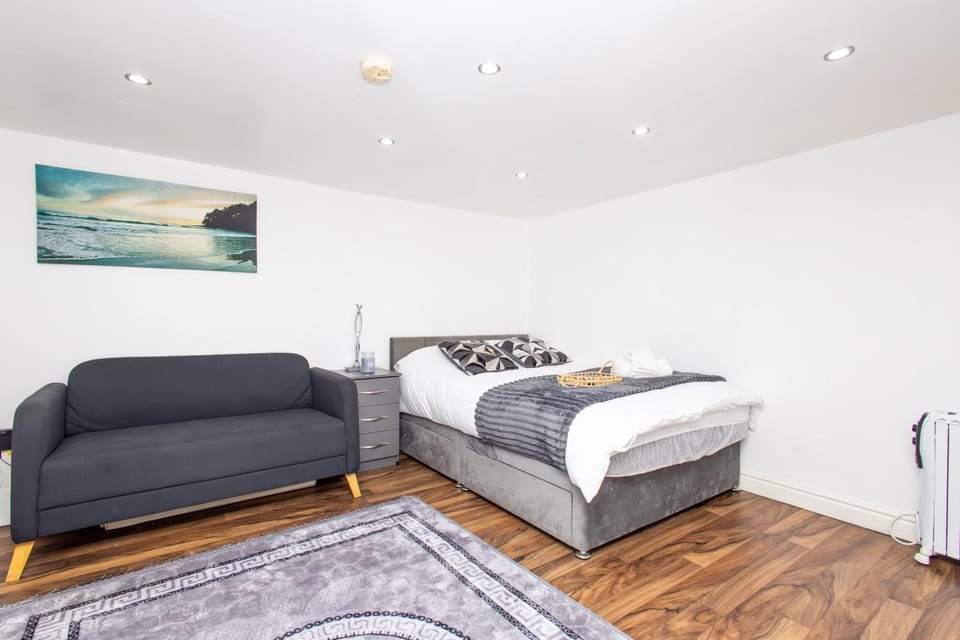 Cozy Studio Flat, 7mins from CENTRE, Parking, WiFi & Netflix Apartment in Leeds