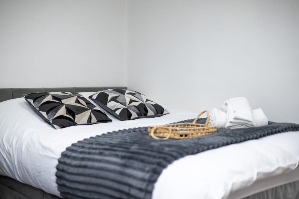 Cozy Studio Flat, 7mins from CENTRE, Parking, WiFi & Netflix Apartment in Leeds