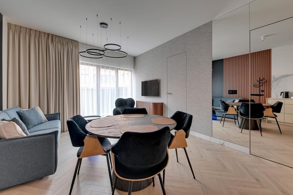 TV and multimedia, Living room, Seating area, Dining area
