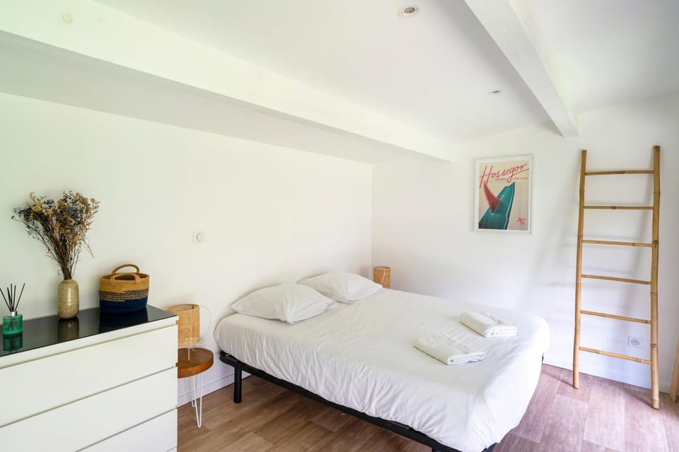 Property building, Living room, Bedroom