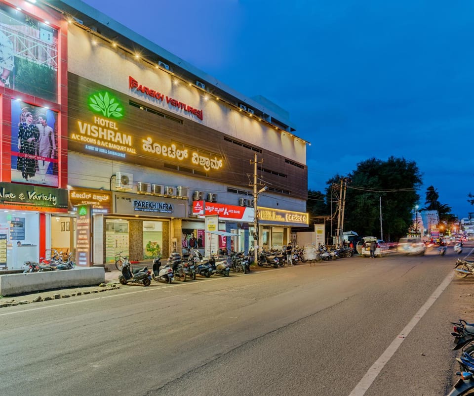 Facade/entrance