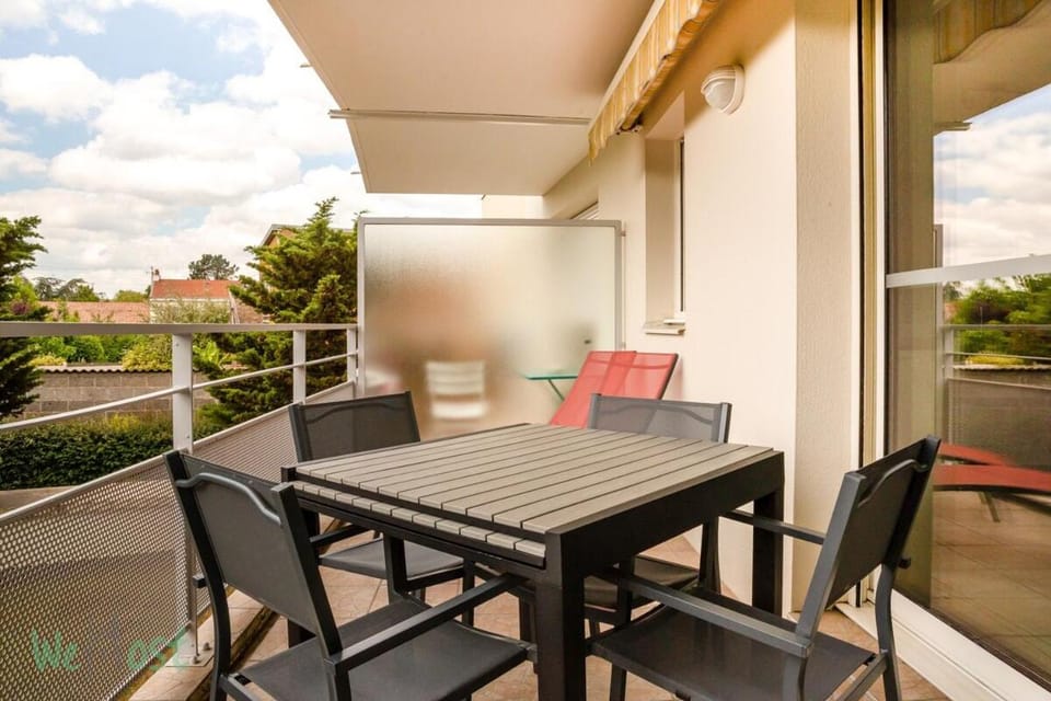Patio, Balcony/Terrace, Living room, Dining area