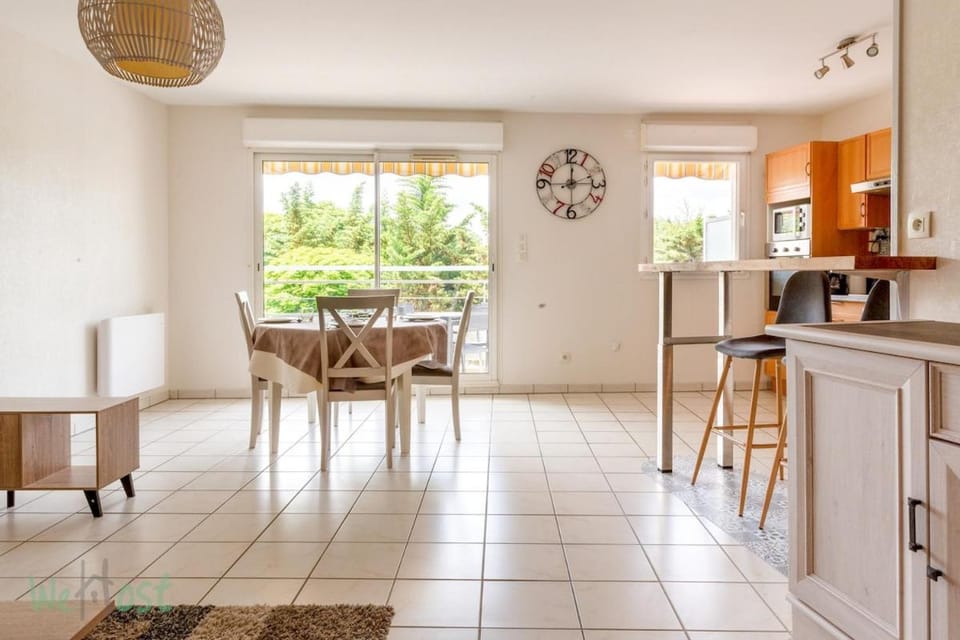Kitchen or kitchenette, Living room, Dining area