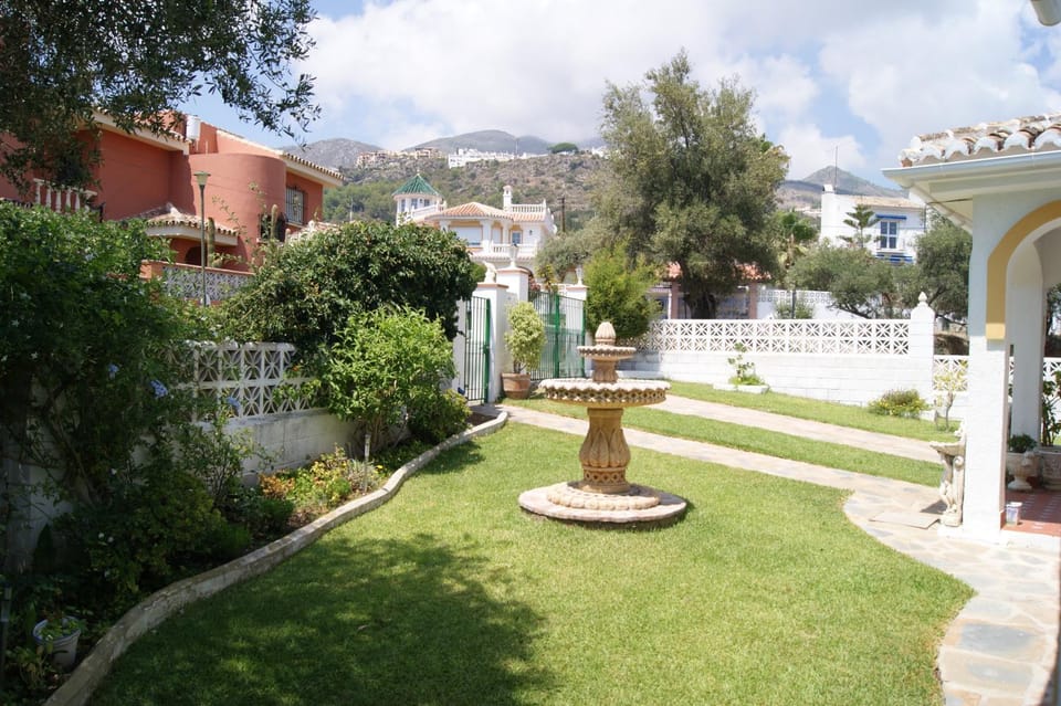 Patio, Patio, Day, Natural landscape, Summer, Garden, Garden, Balcony/Terrace, On site, Garden view, Garden view, Swimming pool, Swimming pool