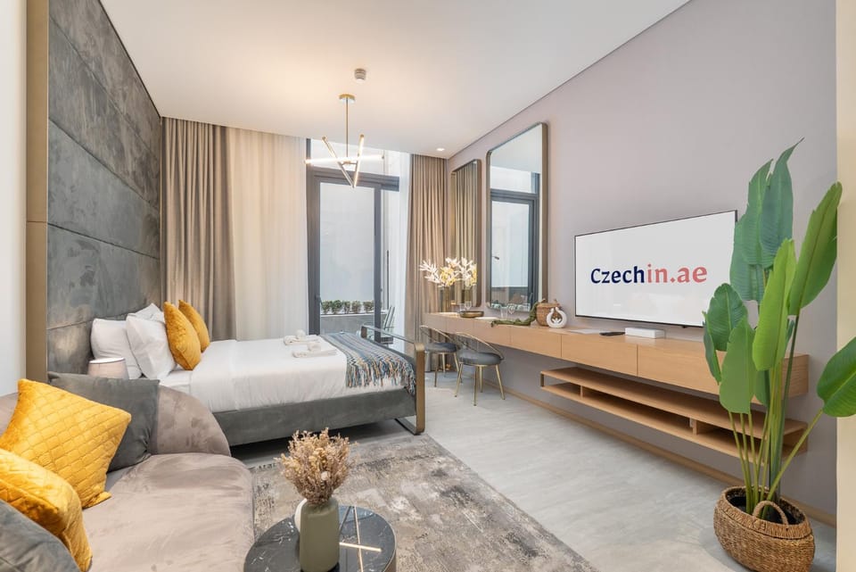 Bed, TV and multimedia, Seating area