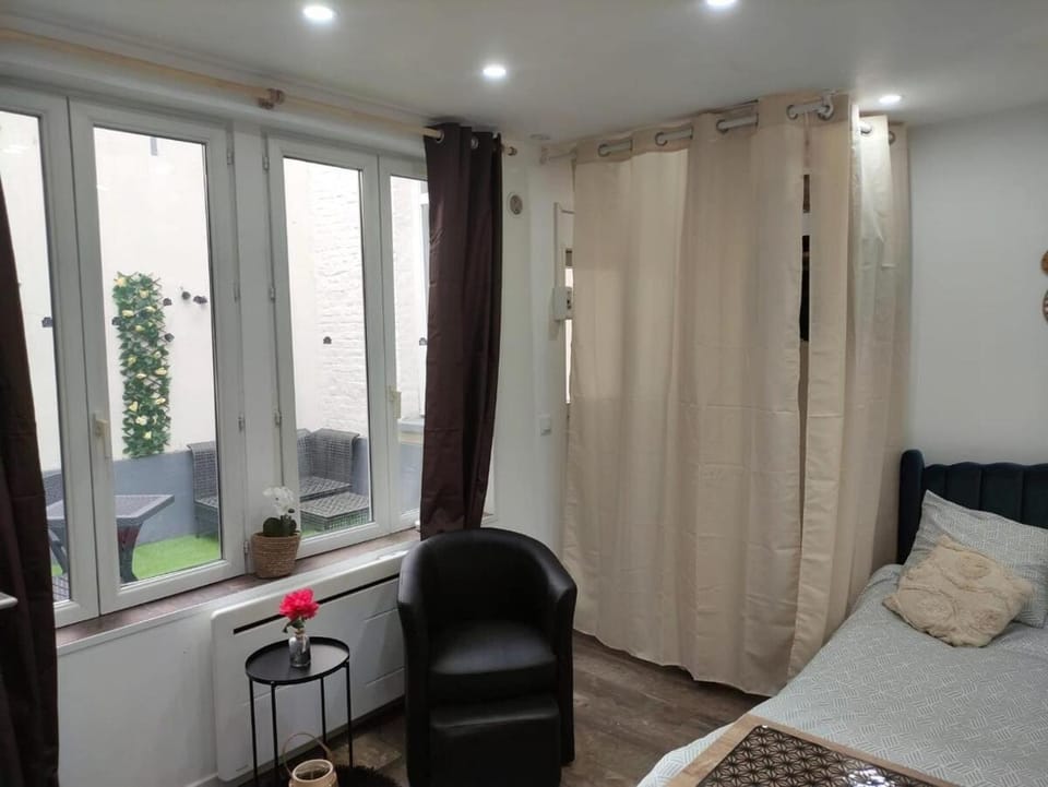 Bed, Living room, Seating area