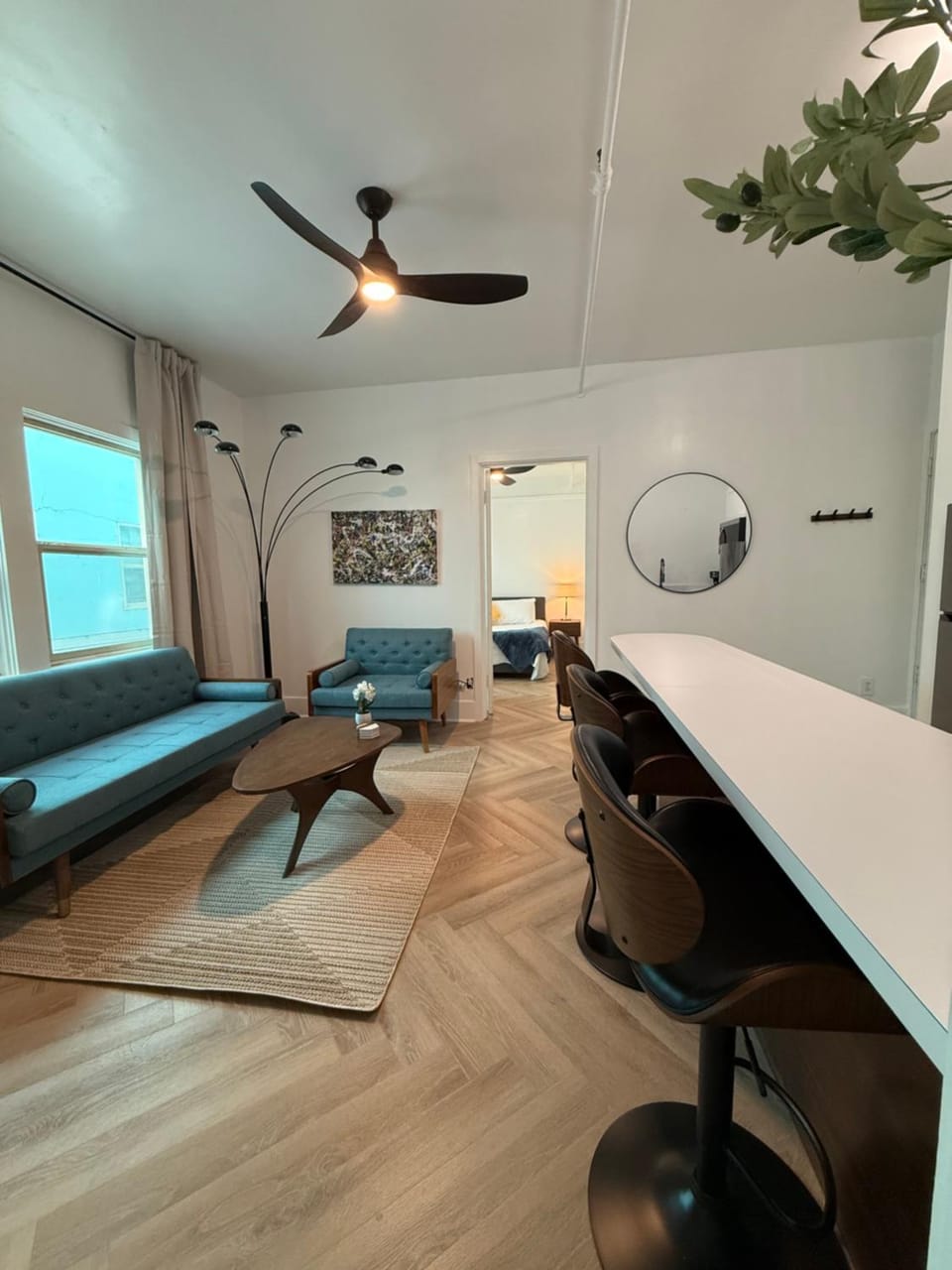 203 Vintage Escape in a 1930s Gem Apartment in Klamath Falls