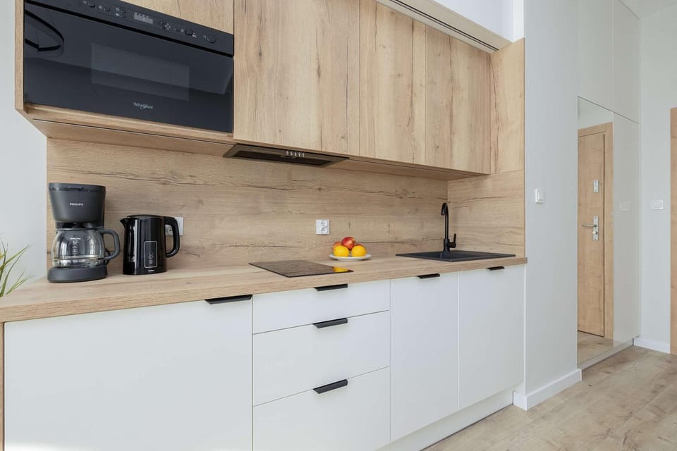 Coffee/tea facilities, Kitchen or kitchenette, stove