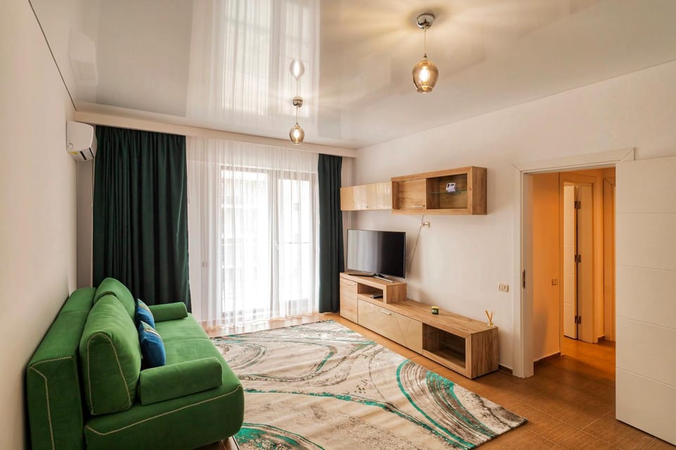 Bed, TV and multimedia, Living room, Photo of the whole room, Seating area, Evening entertainment