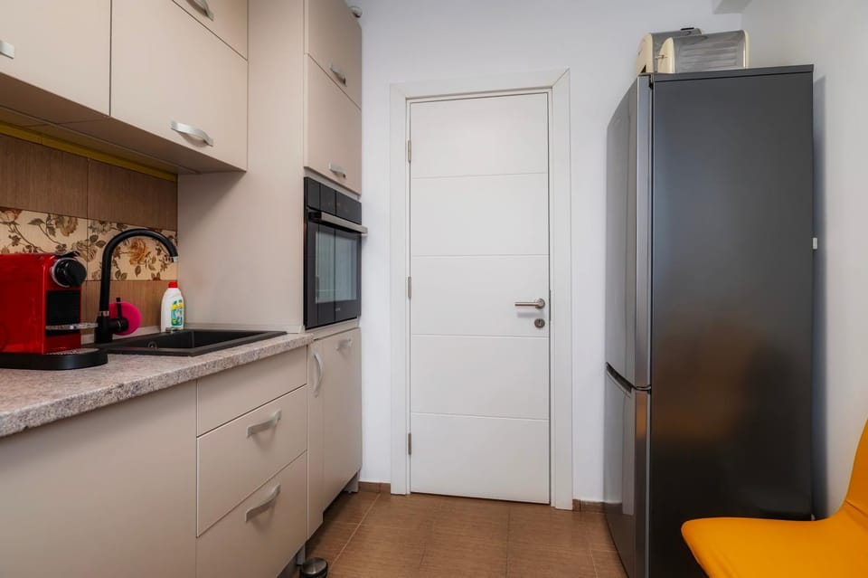 Coffee/tea facilities, Kitchen or kitchenette, oven, pet friendly, stove, toaster