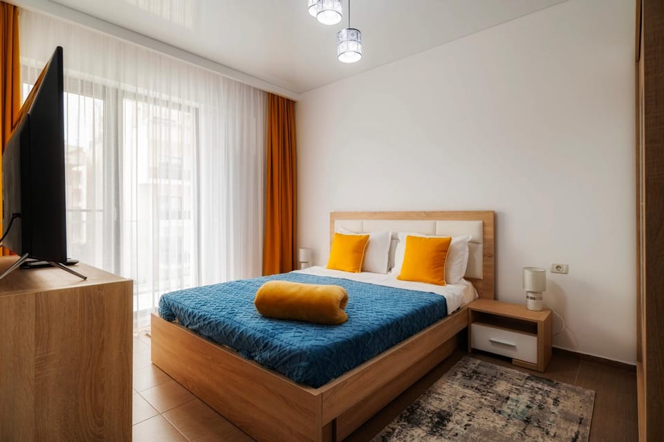 Bed, TV and multimedia, Bedroom