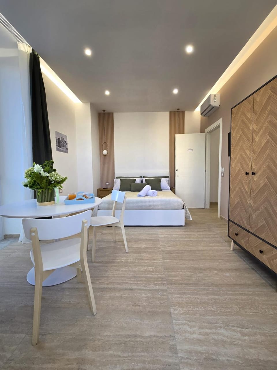 Bed, Bedroom, wardrobe, air conditioner