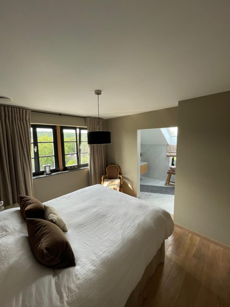 Photo of the whole room