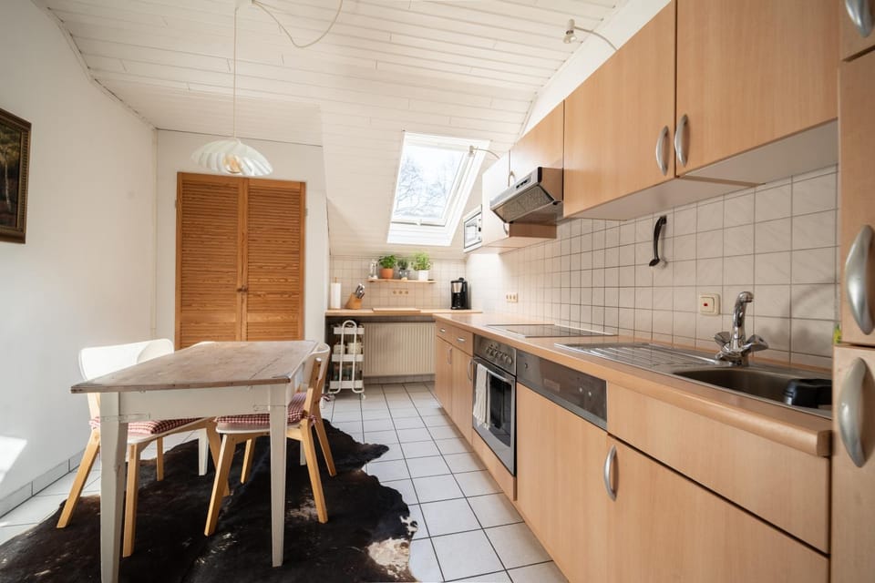 Dining area, kitchen