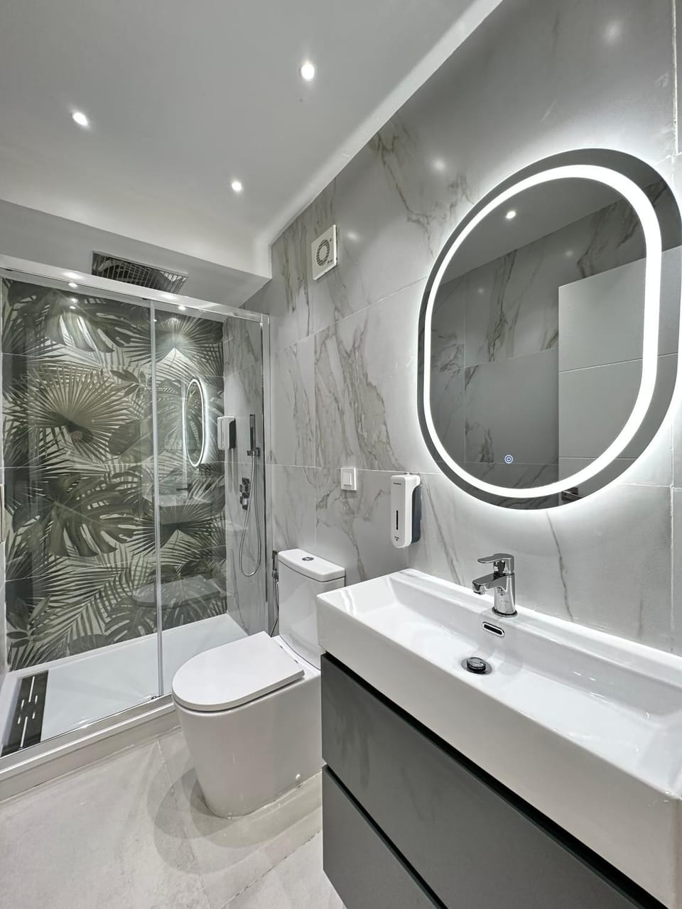 Shower, Bathroom, towels