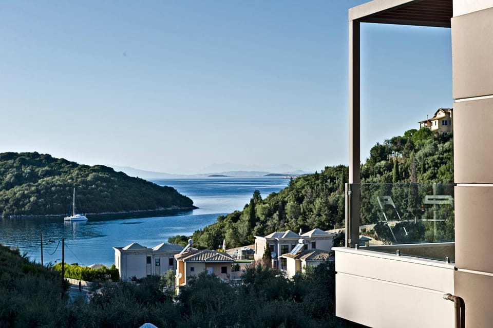 Property building, Day, Natural landscape, Mountain view, Sea view