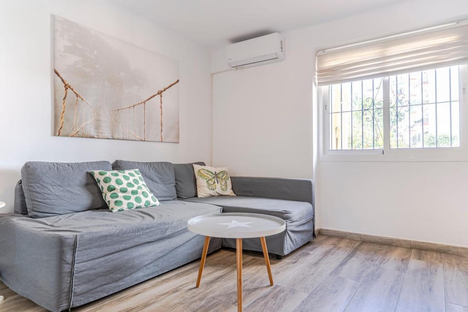 Living room, Seating area, air conditioner