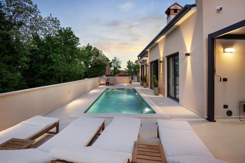 Property building, Swimming pool