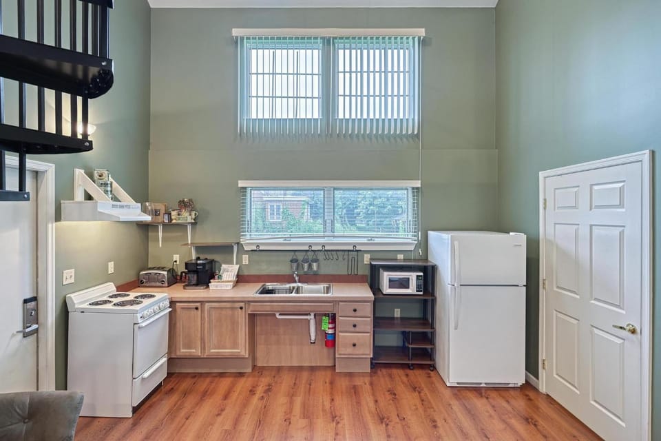 Suites On Chocolate - The School Apartment in Hershey
