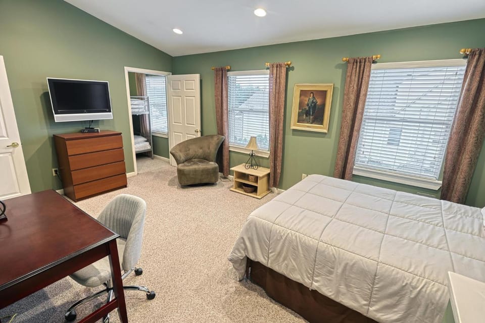 Suites On Chocolate - The School Apartment in Hershey
