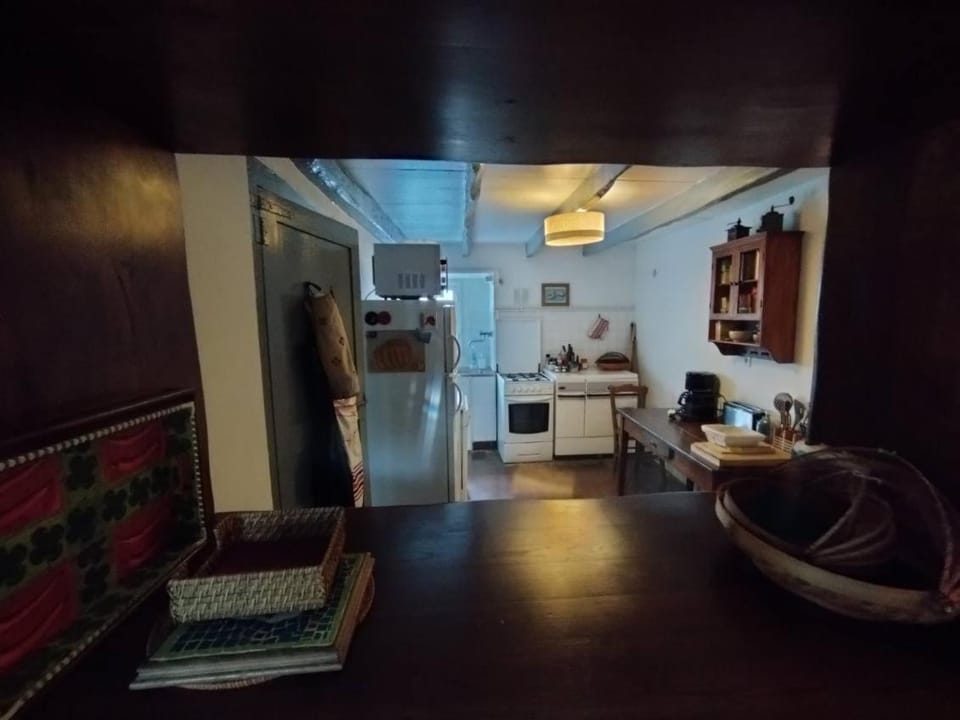 minibar, oven, stove, kitchen