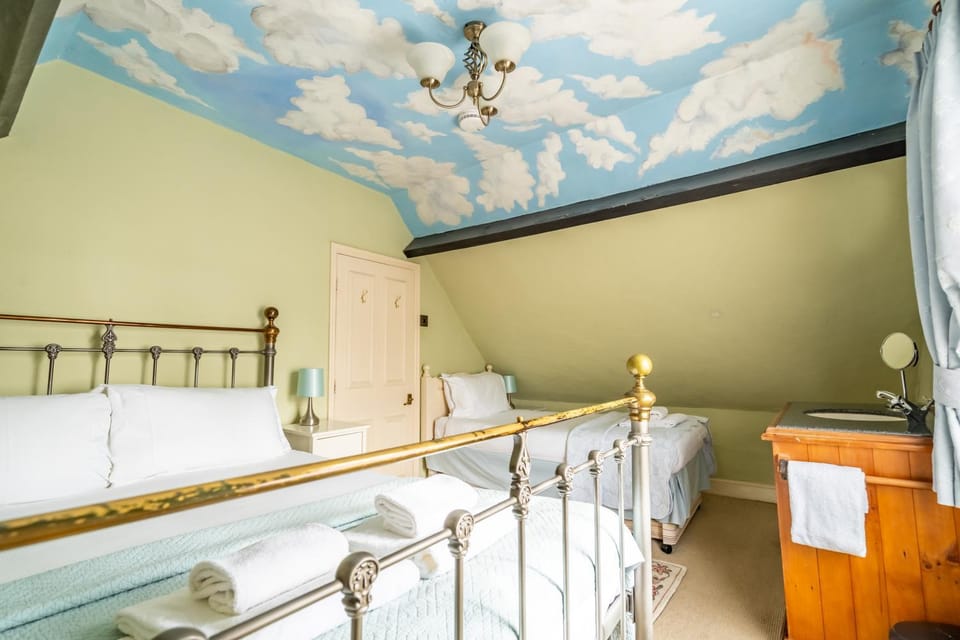 Bed, Bathroom, Photo of the whole room, Bedroom