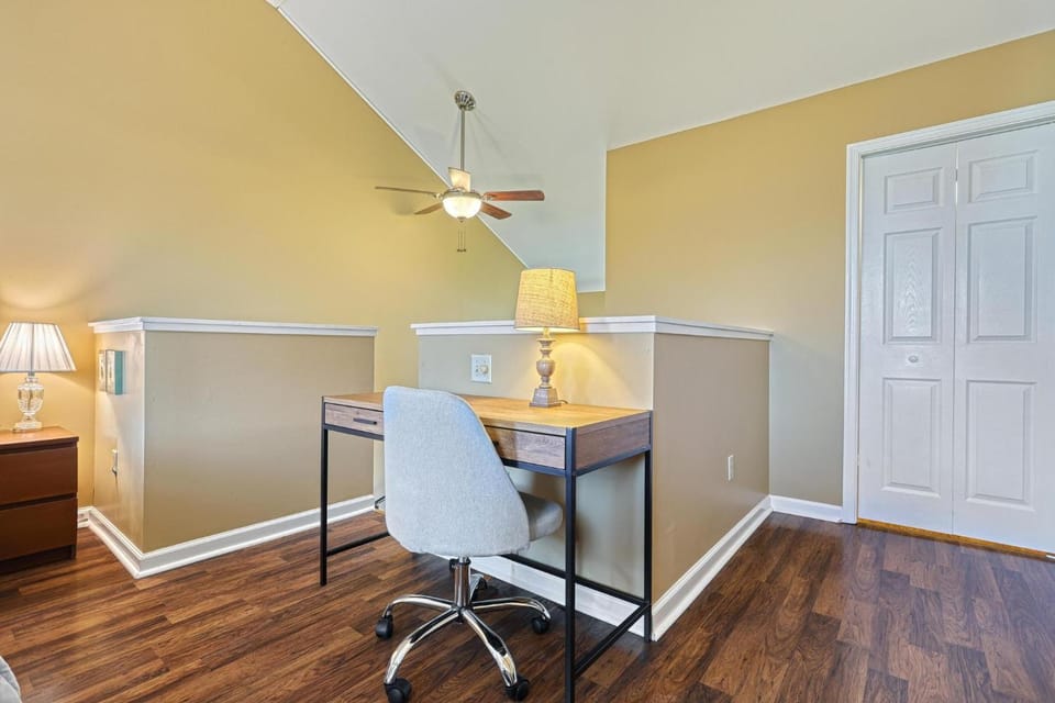 Suites On Chocolate - The Theater Apartment in Hershey