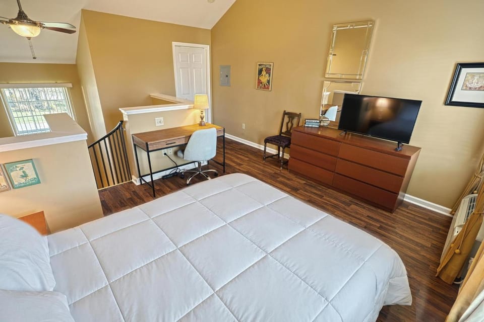 Suites On Chocolate - The Theater Apartment in Hershey