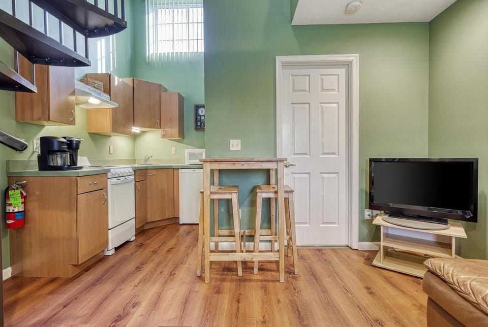 Suites On Chocolate - The Club Apartment in Hershey