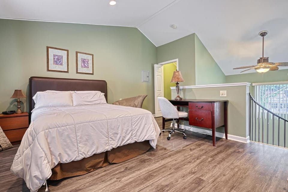 Suites On Chocolate - The Zoo Apartment in Hershey