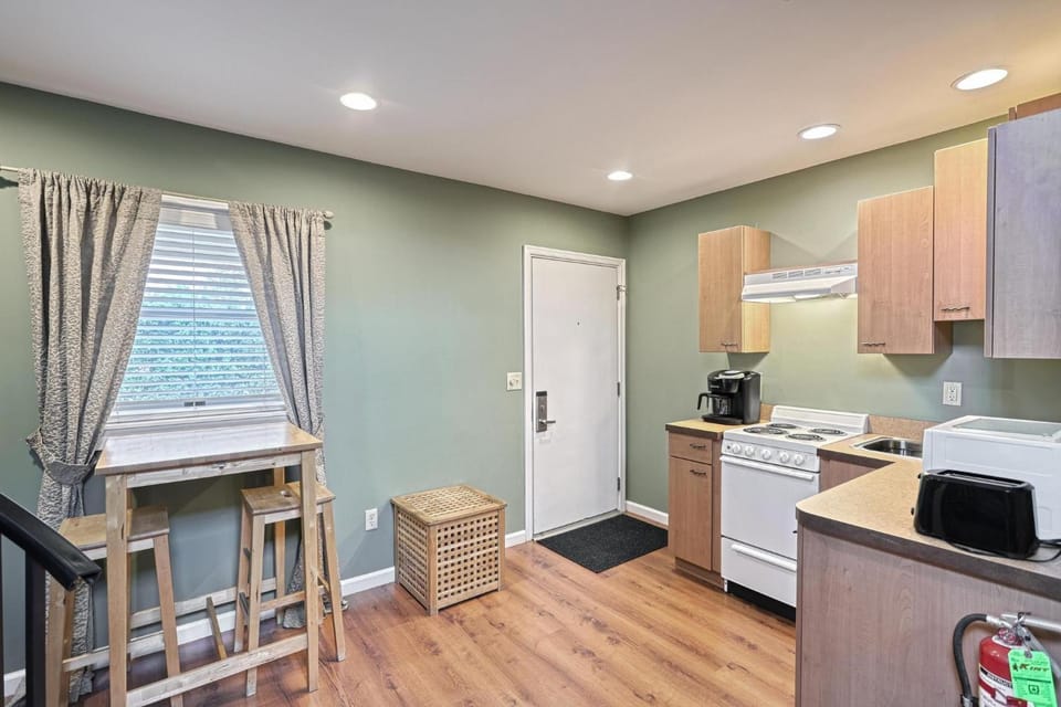 Suites On Chocolate - The Zoo Apartment in Hershey